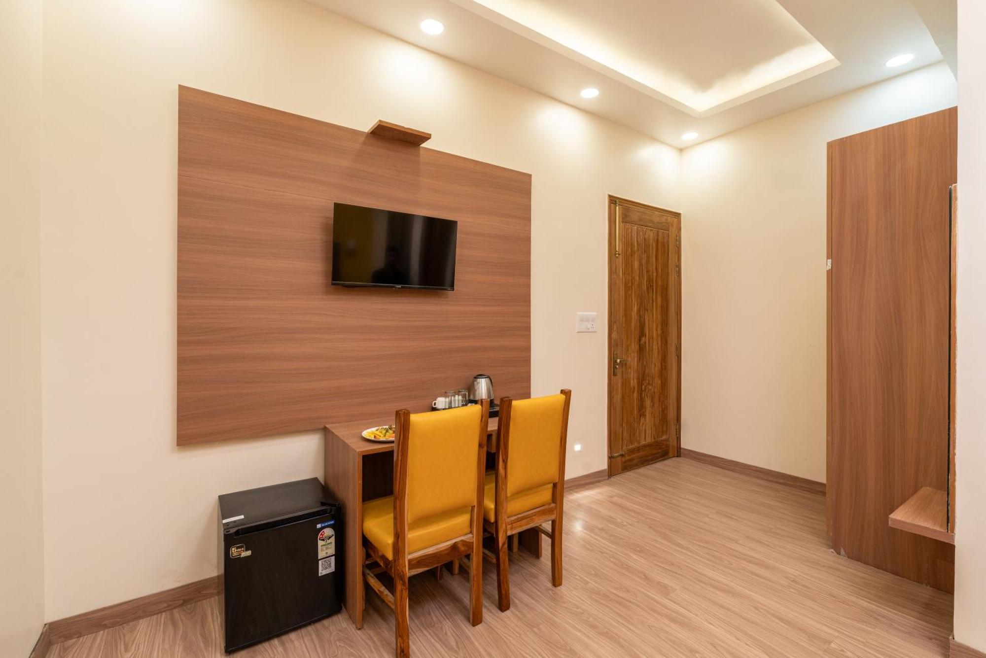 Lime Tree Hotel & One Bhk Serviced Apartment Noida - Sector 50 Metro Экстерьер фото